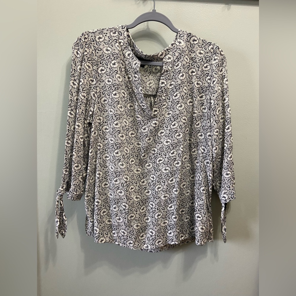 Adrienne Vittadini Women’s Blouse Size Medium